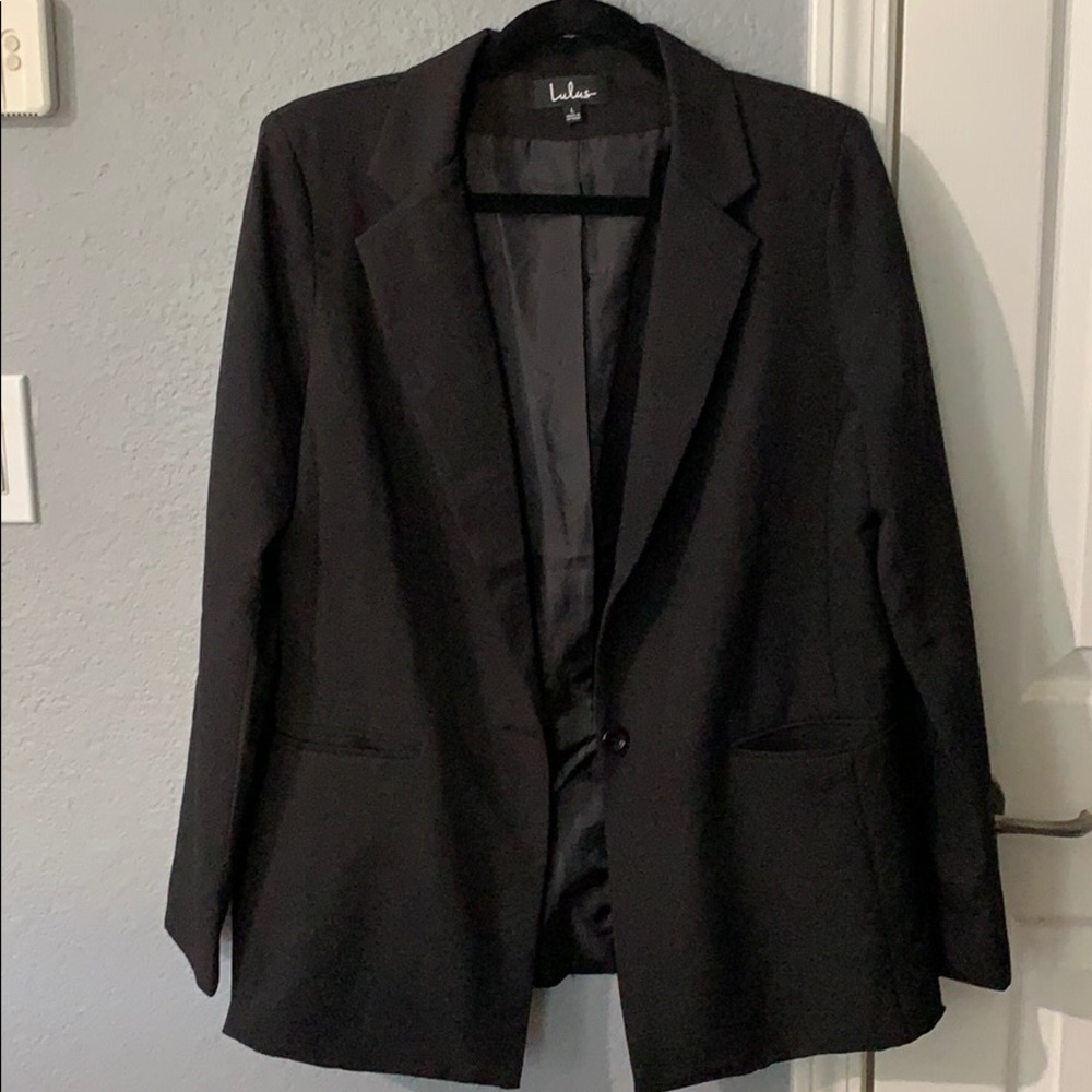 NWOT - Lulu’s black blazer